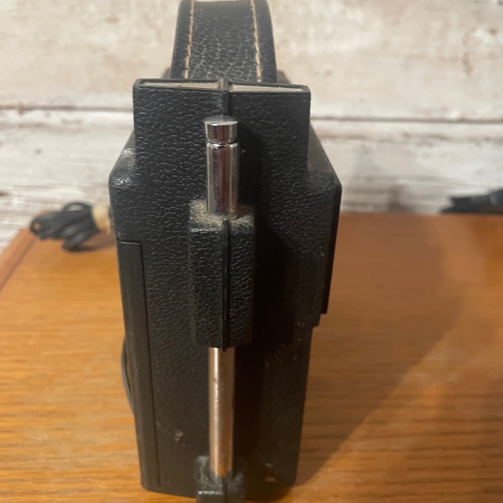 VINTAGE GE AM/FM RADIO - Picture 2 of 6